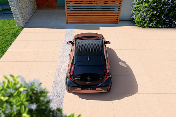 Untitled-1_0002_TOY_AYGO_X_HEV_2025_HUB_IMG_07_High_Grade_CMYK